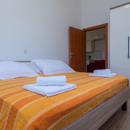 Apartments By The Sea Veli Rat, Dugi Otok - 11525 Rum bild