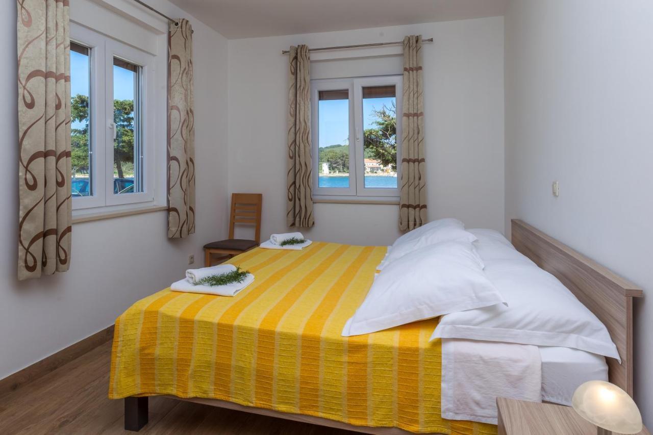 Apartments By The Sea Veli Rat, Dugi Otok - 11525 Exteriör bild
