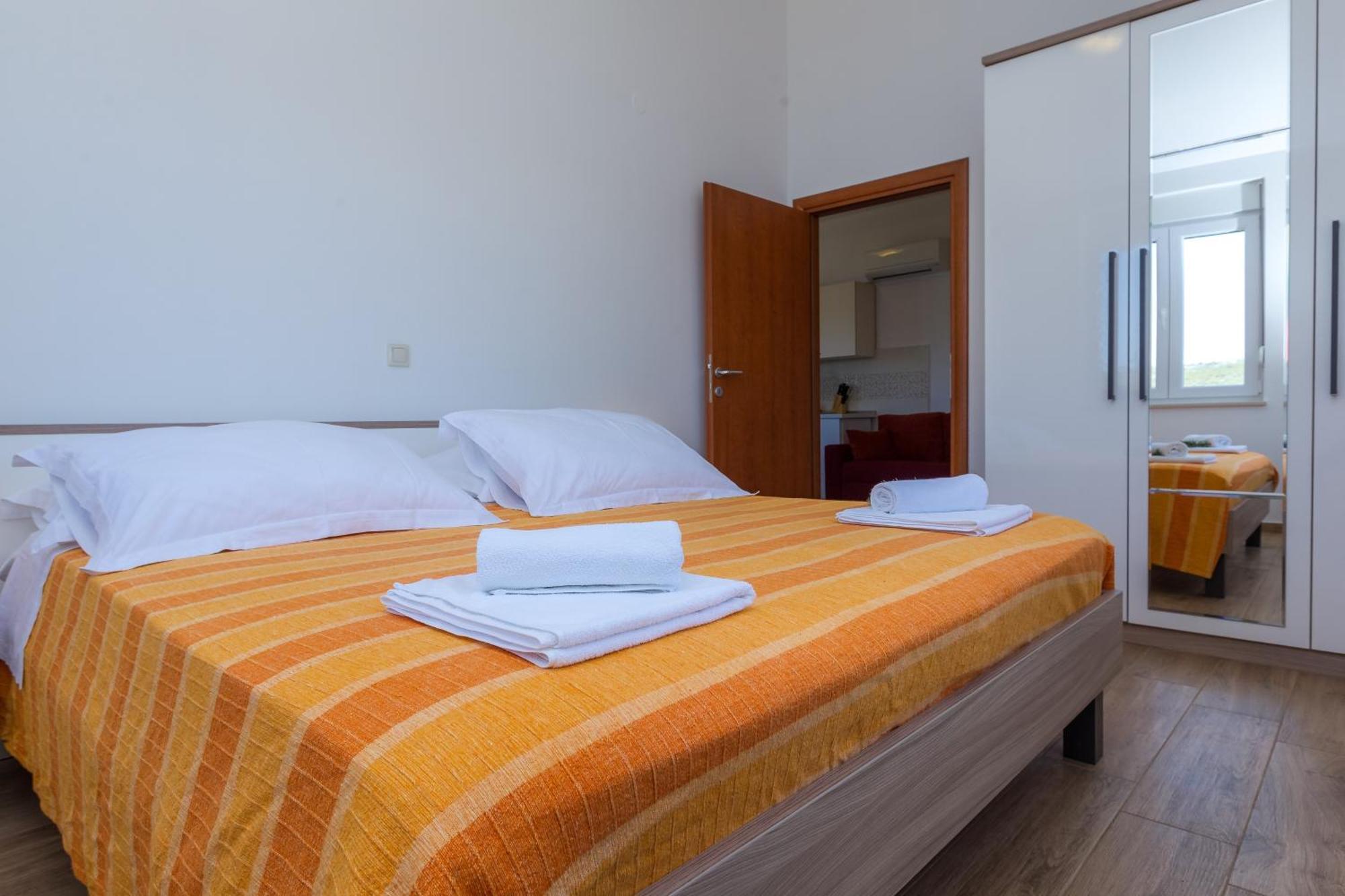 Apartments By The Sea Veli Rat, Dugi Otok - 11525 Rum bild