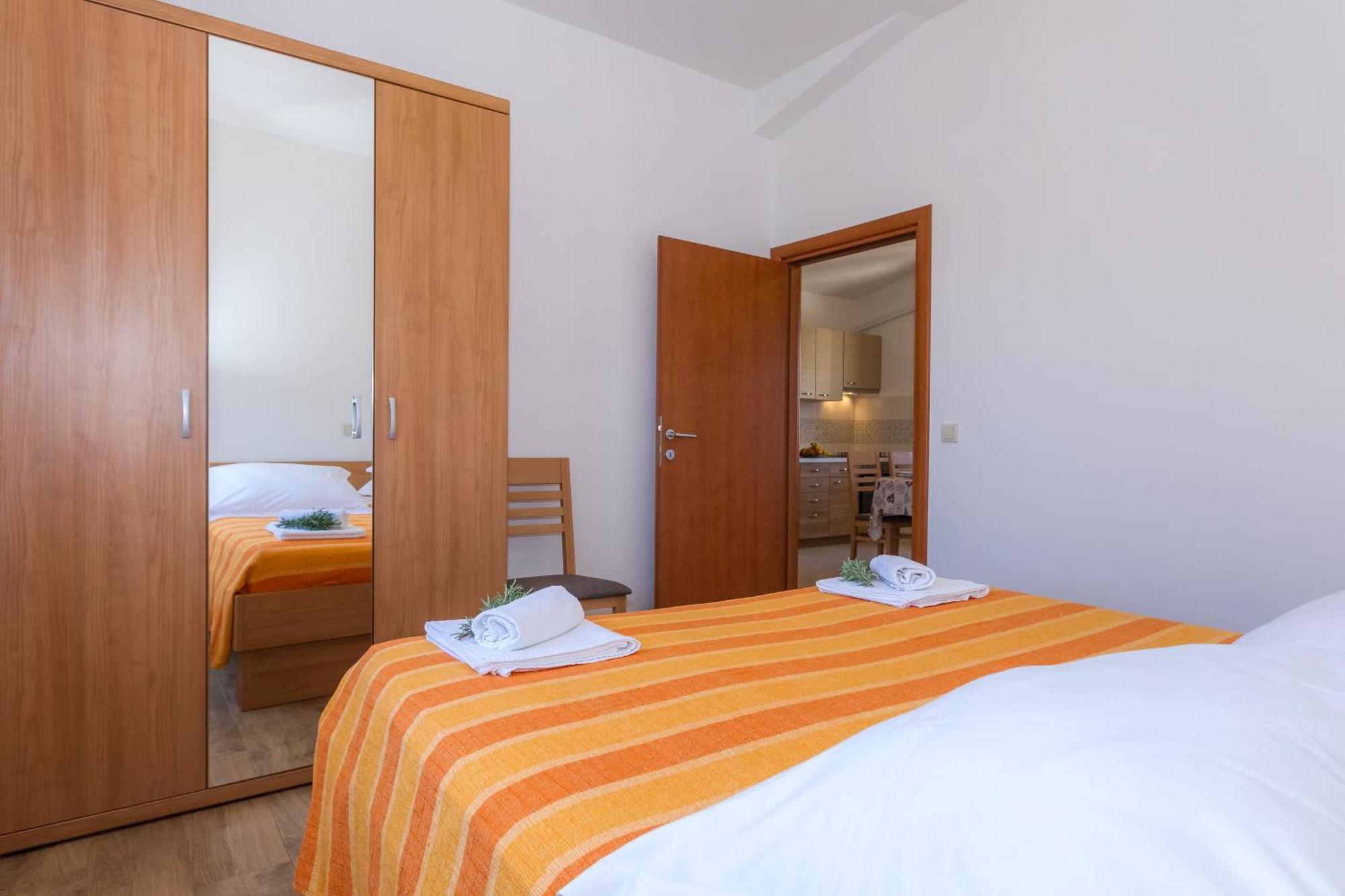 Apartments By The Sea Veli Rat, Dugi Otok - 11525 Rum bild