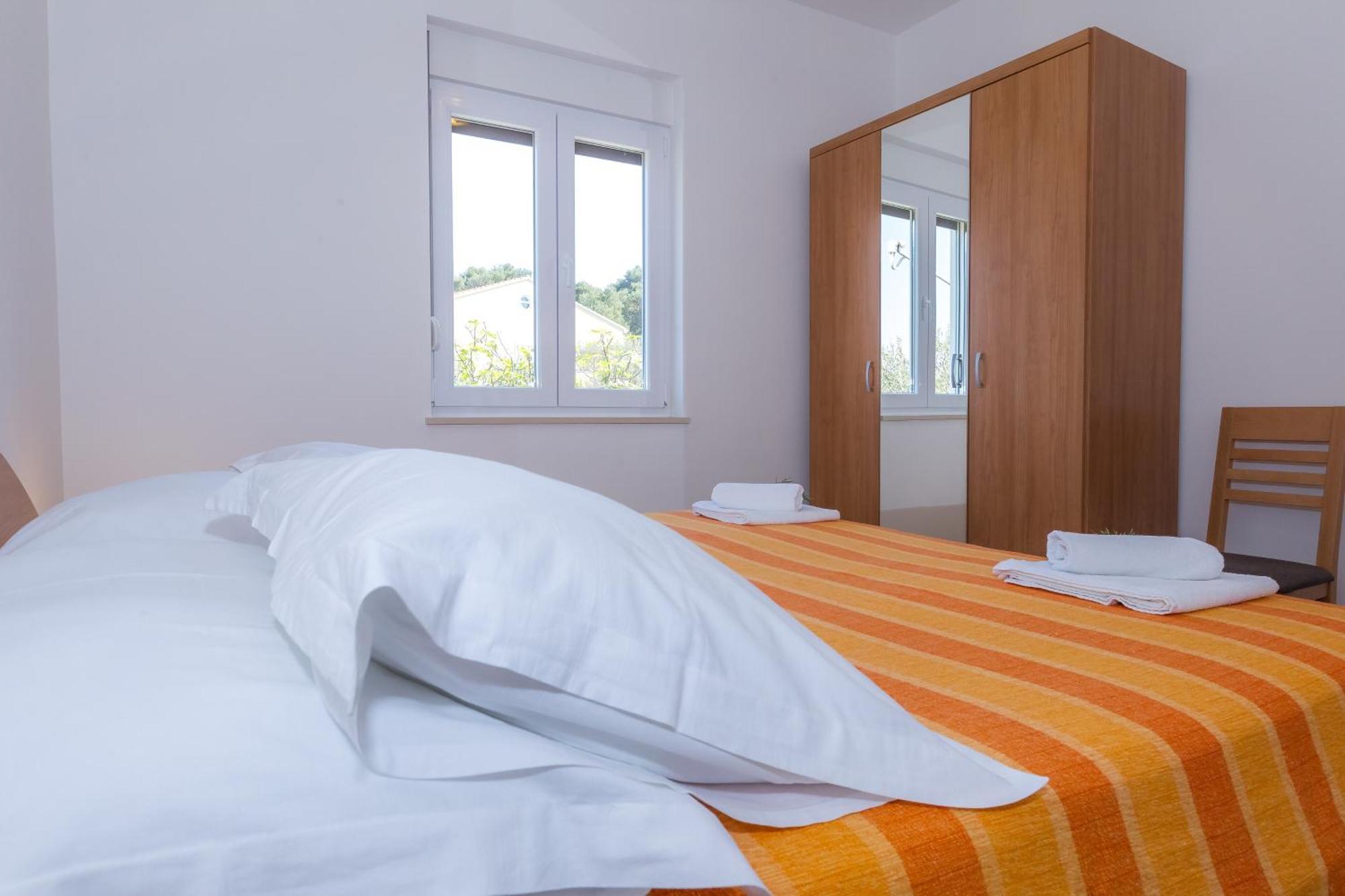 Apartments By The Sea Veli Rat, Dugi Otok - 11525 Rum bild